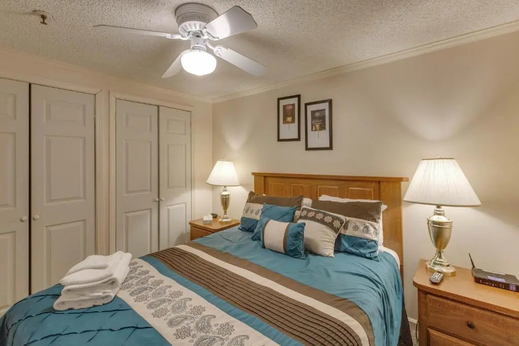 Snowshoe Ski-InSki-Out Steps to Ballhooter Lift Mountain Lodge Condo
