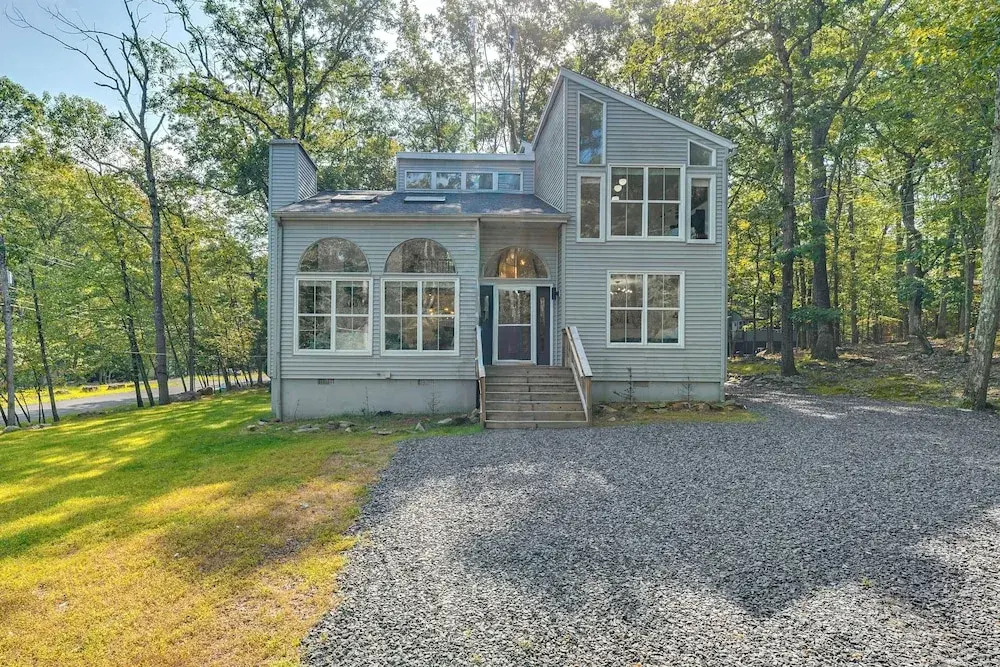 Private Yard, Playset: Family Home in Penn Estates