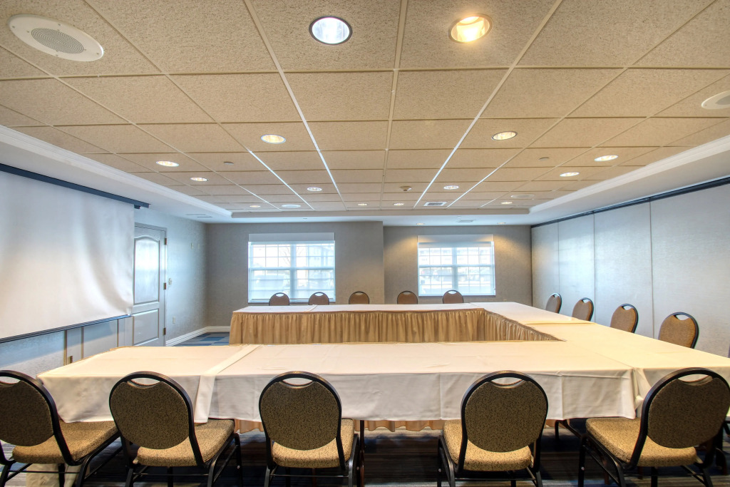 Holiday Inn Express Hotel & Suites Milwaukee Airport, an IHG Hotel