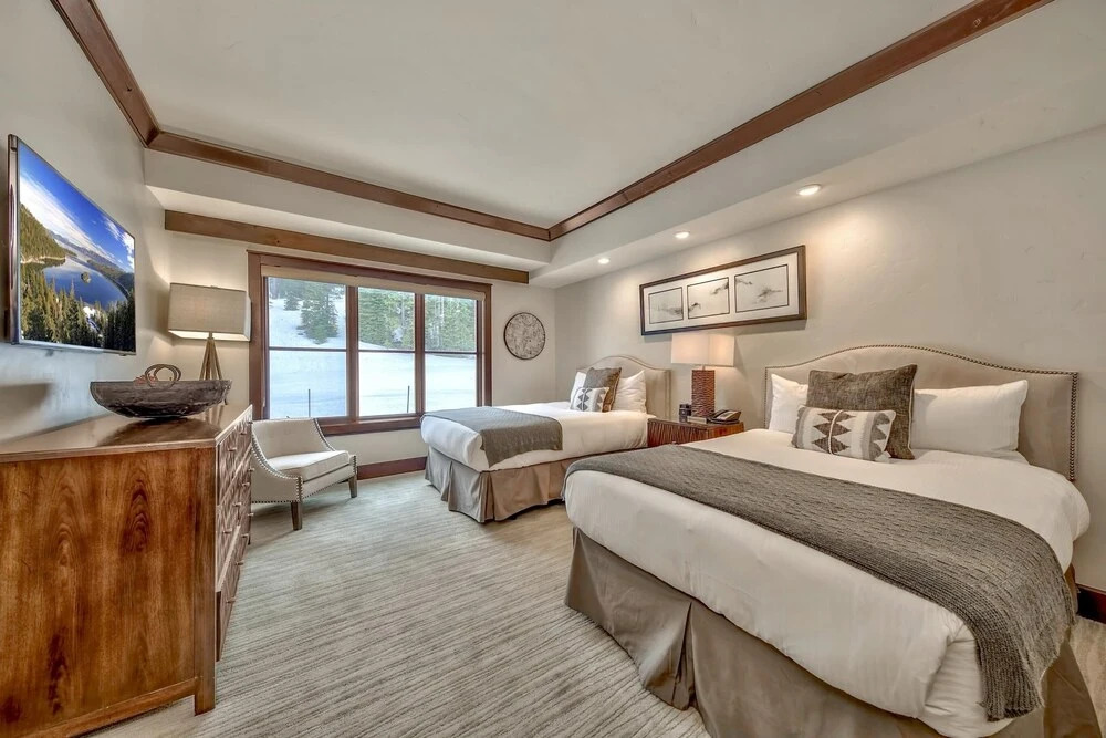 2 Bedoom  With Amazing Balcony Views 2 Bedroom Condo by RedAwning