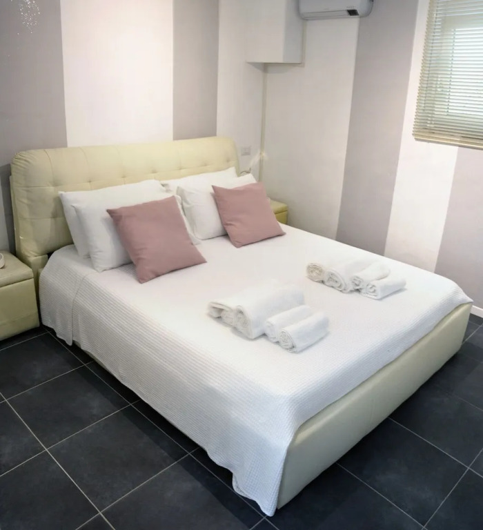 Ground Floor Near Beaches and Center Town