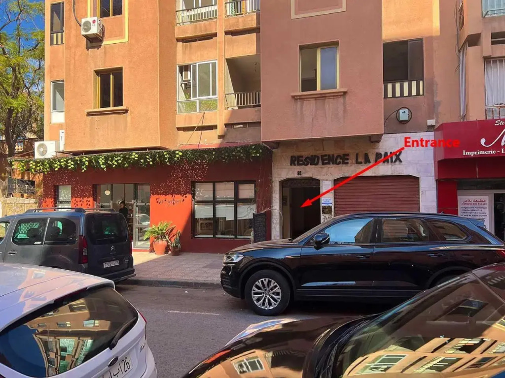 Safran flat with 2 large terraces Central Location