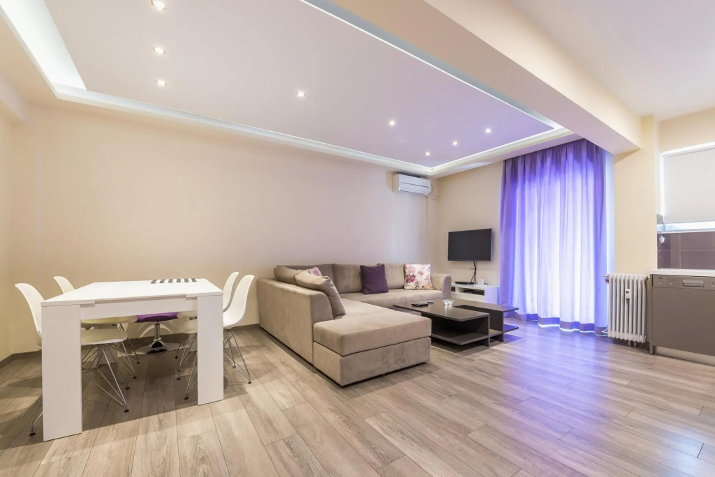 An Impressive 2 bdr Apt in Glyfada