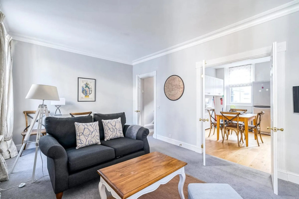 Cozy and Spacious Kensington Maisonette