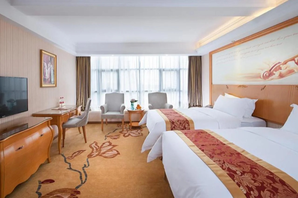 Vienna Hotel Shenzhen Gongming Huafa North Road