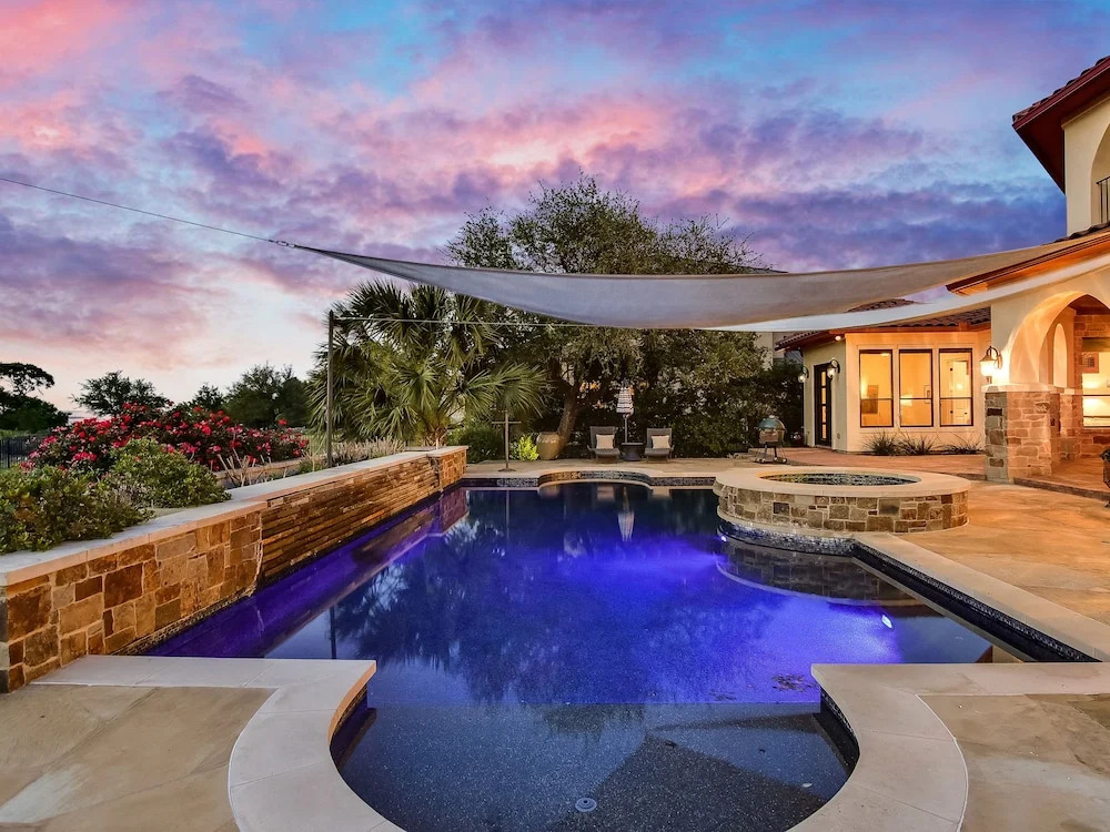 The Arrive Sunrise Estate On Lake Austin 5 Bedroom Estate