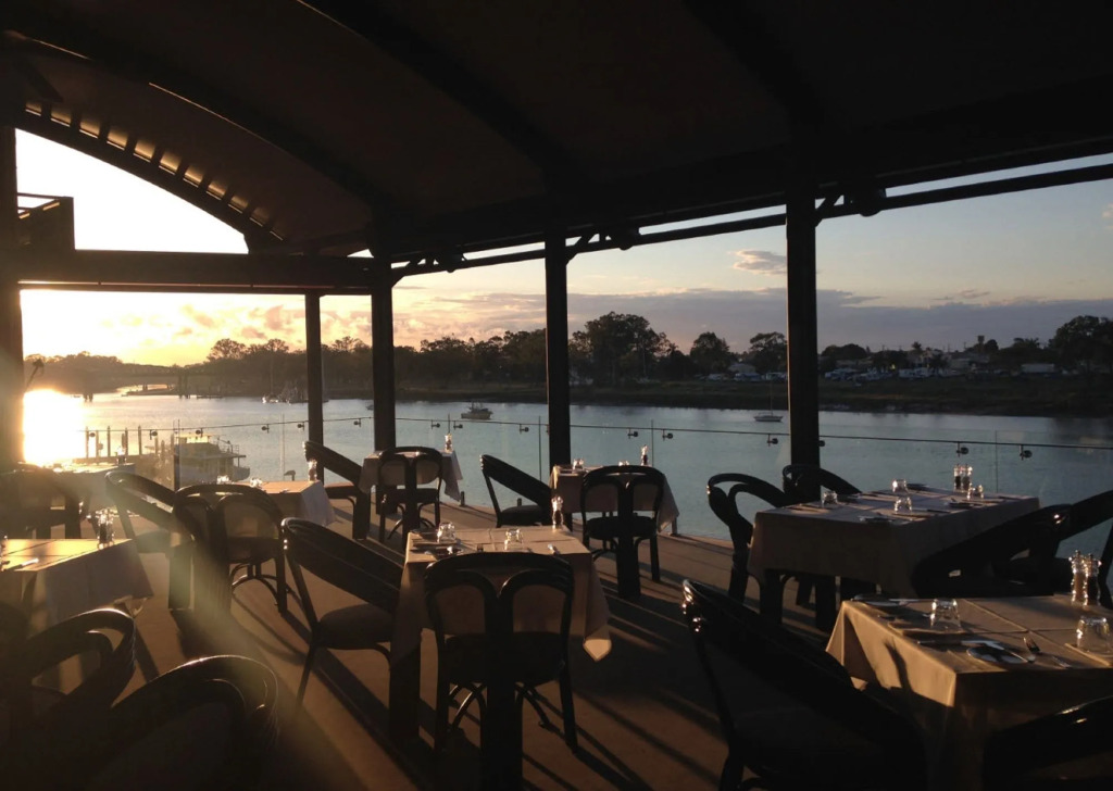 Burnett Riverside Hotel