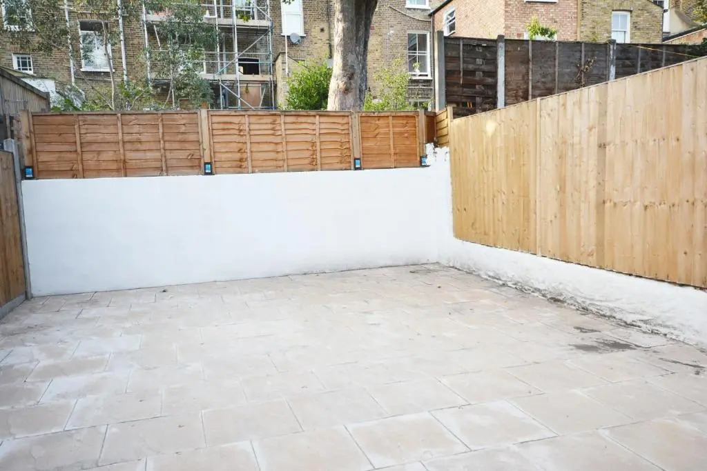 London Zone 2 Three Bedroom Apartment