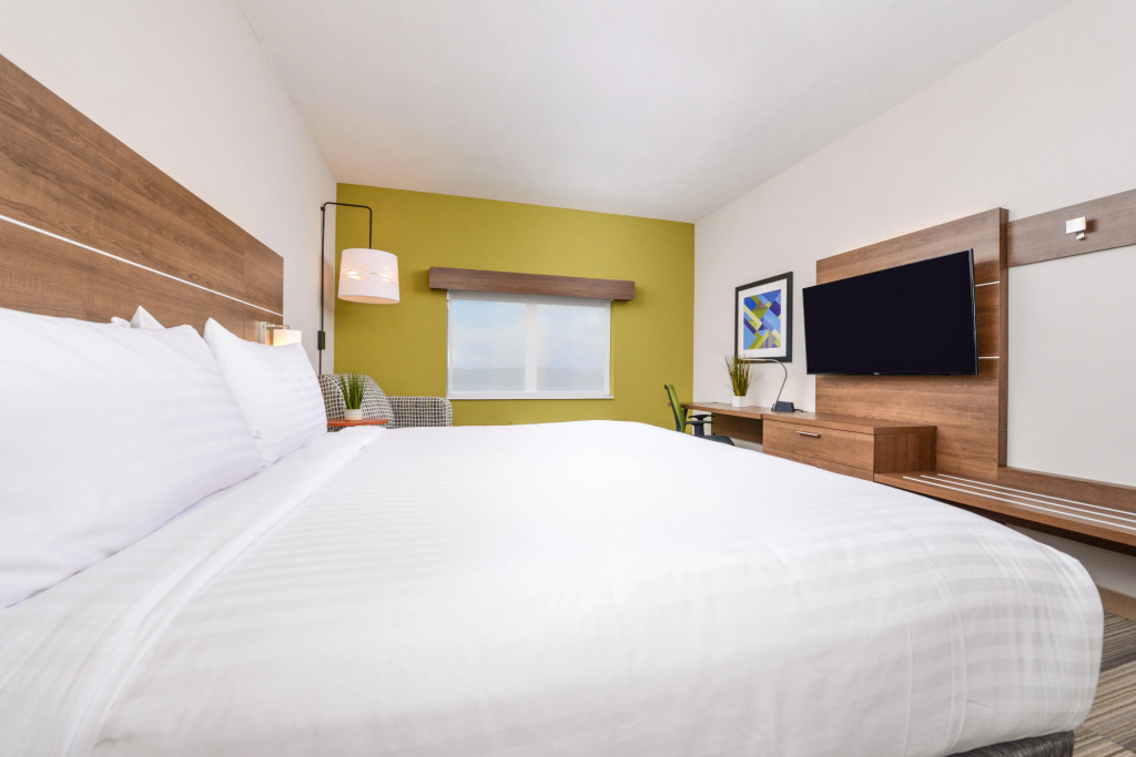 Holiday Inn Express & Suites - St. Petersburg - Madeira Beach by IHG