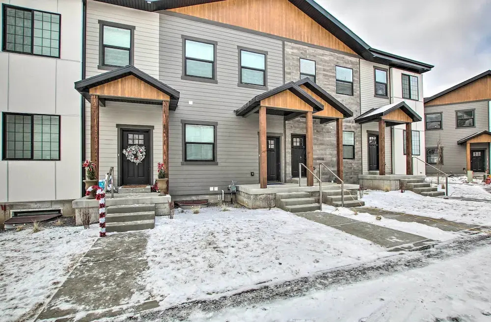 Modern Mountain Escape Near Slopes, Lakes & Trails