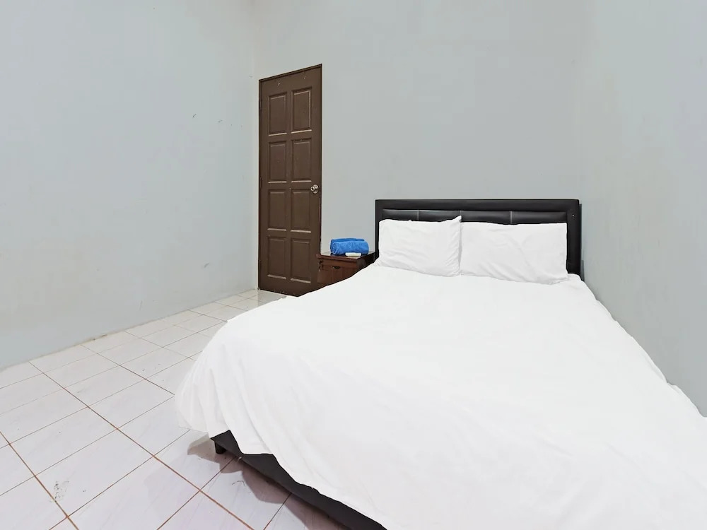 Oyo 90596 Casaria Inn