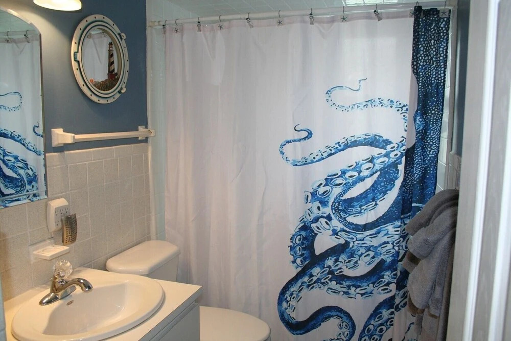 Hibiscus Breeze - Newly Renovated 3 BR Home - Shared Hot Tub