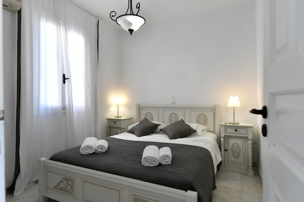 Parian Lithos Residence