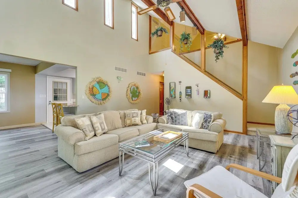 Ozark Mountain View Retreat w/ Hot Tub!