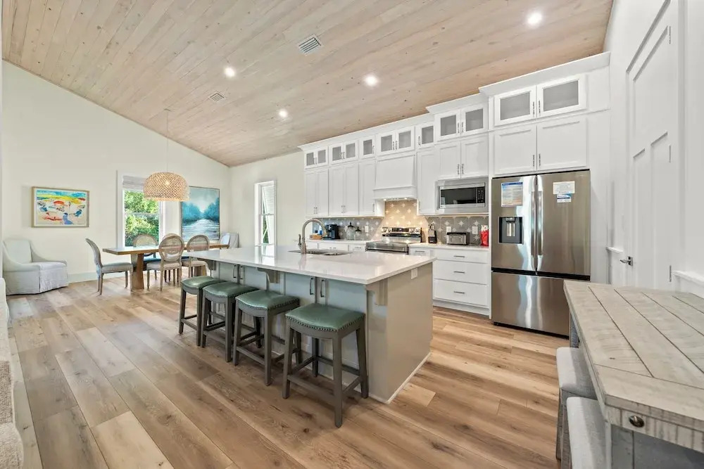 Luxury 4BR, Across street from beach, Sleeps 10!