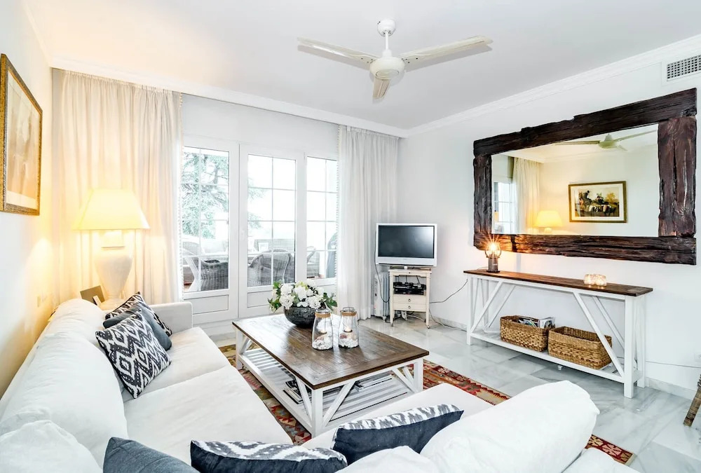 AB2-Wonderful 2 bedroom apt with fantastic views