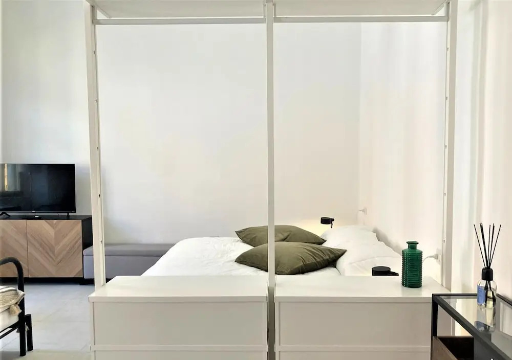 Contemporary studio- Ornato 13