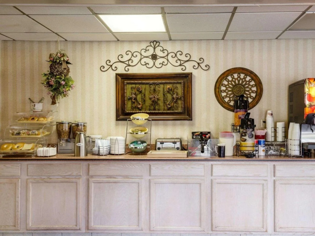 Econo Lodge Inn & Suites Philadelphia MS