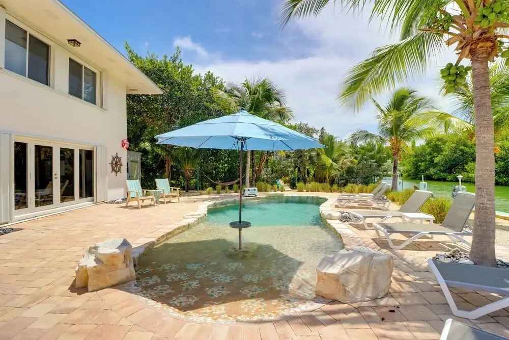 Walk to Beach: Waterfront Home in Marathon