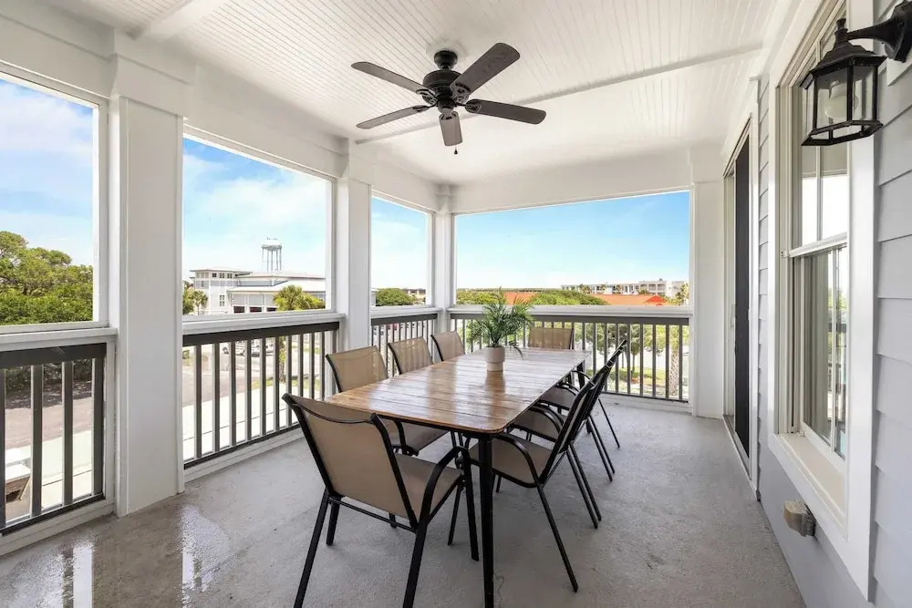 1 Block to Beach, Newly Renovated 6bdr w/ Rooftop Views Sand Dune by Avantstay