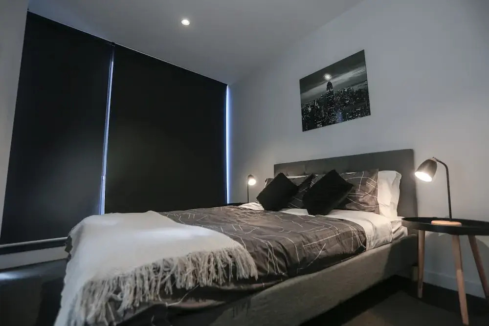 Stunning Newly Furnished 2 Bedrooms Apartment