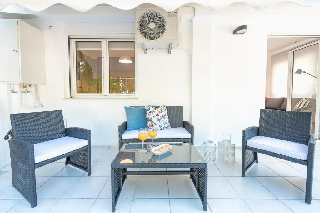 2 stops to Acropolis - Free Cancellation - Terrace