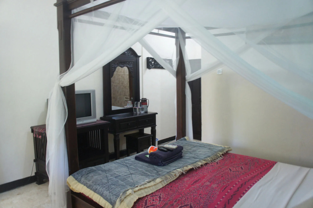 Batu Bolong Cottages