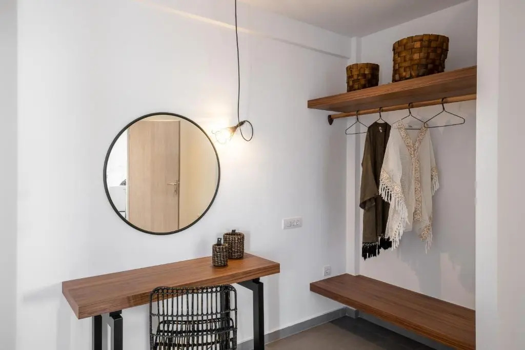 Thira Gold Suites