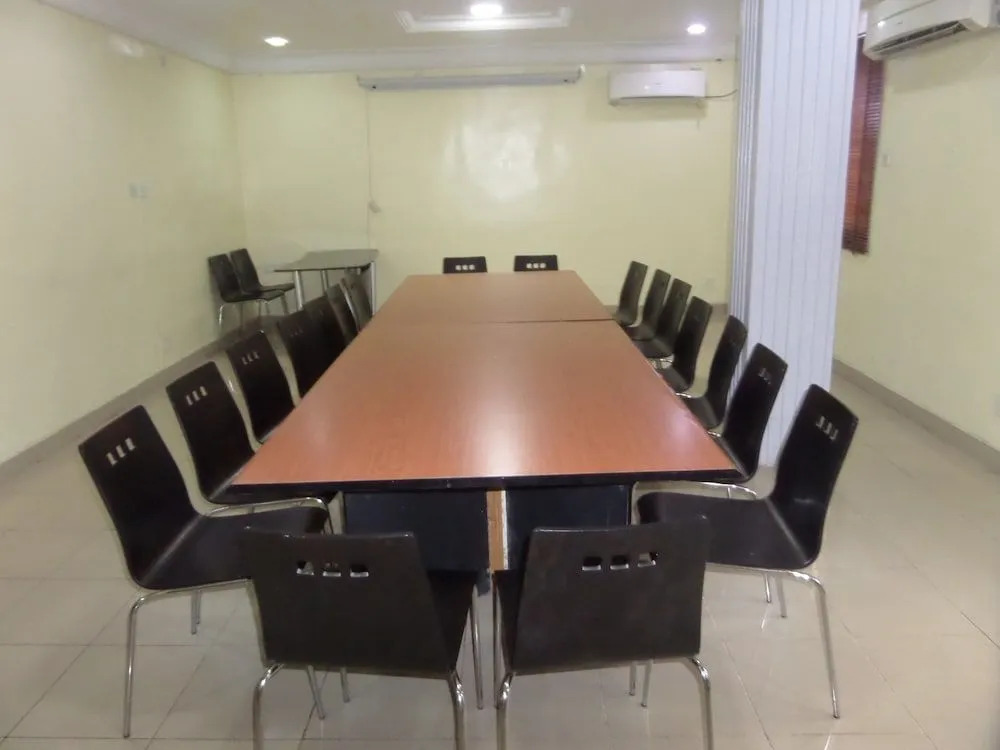 Alluring View Hotel - Toyin Sreet