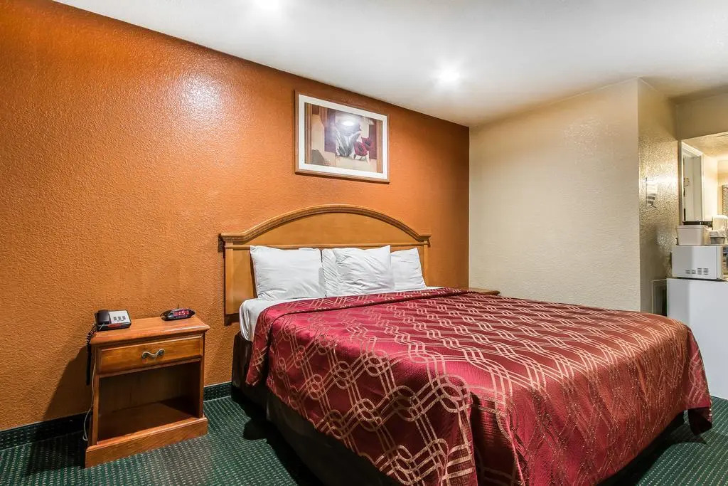 Woodridge Inn and Suites