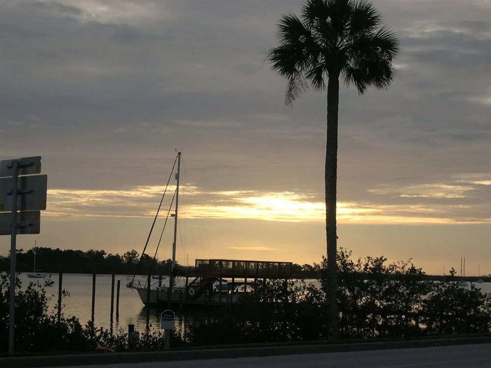 Night Swan Intracoastal B&B
