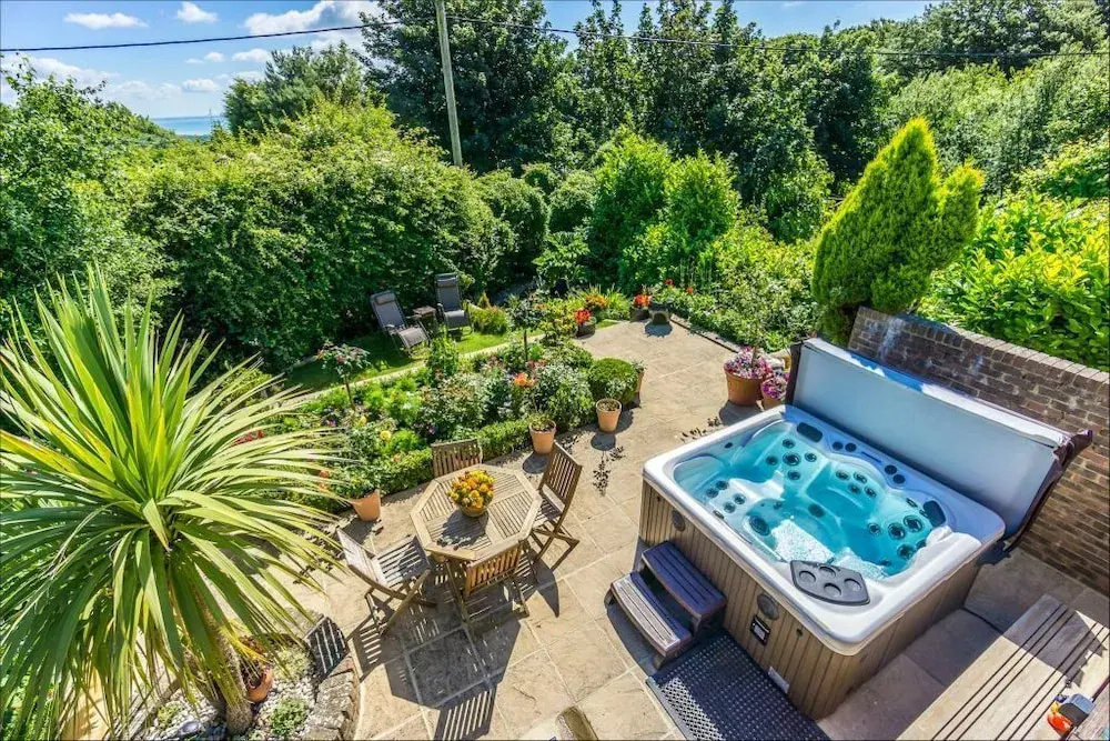 Sea View Holiday Flat - Covehurst Bay