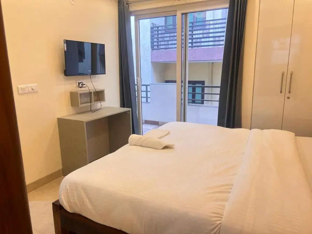 Lime Tree 1BHK Serviced Apartment - Medanta Medicity, Gurgaon