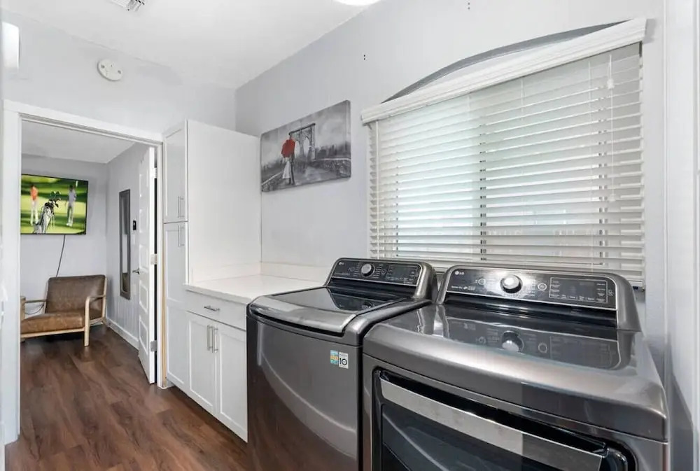 Centra Phoenix House Kingbed