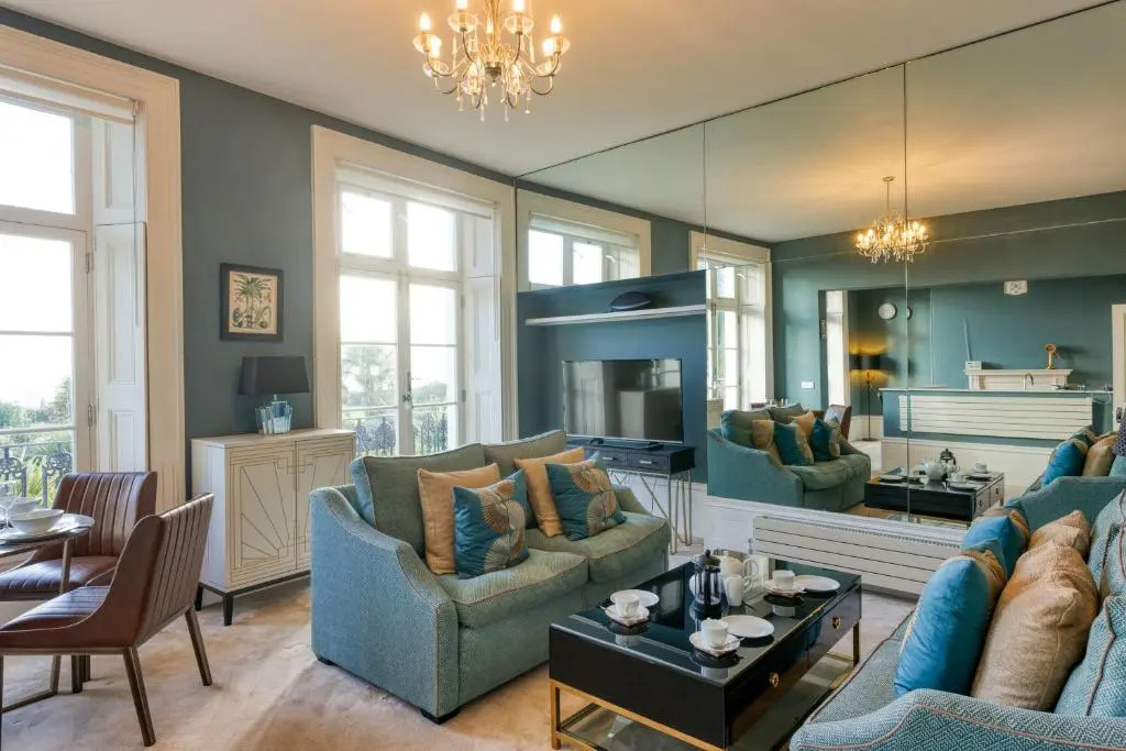 The Regency - Sea views and a modern art deco style interior