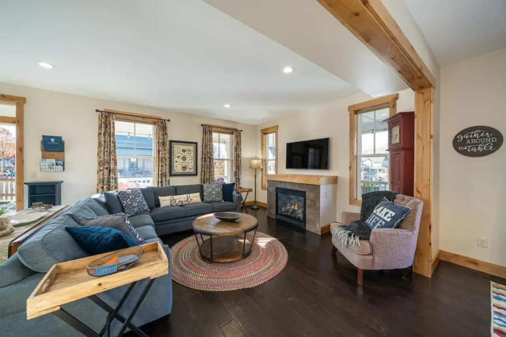 Driftwood Cottage with Carriage House #6CH