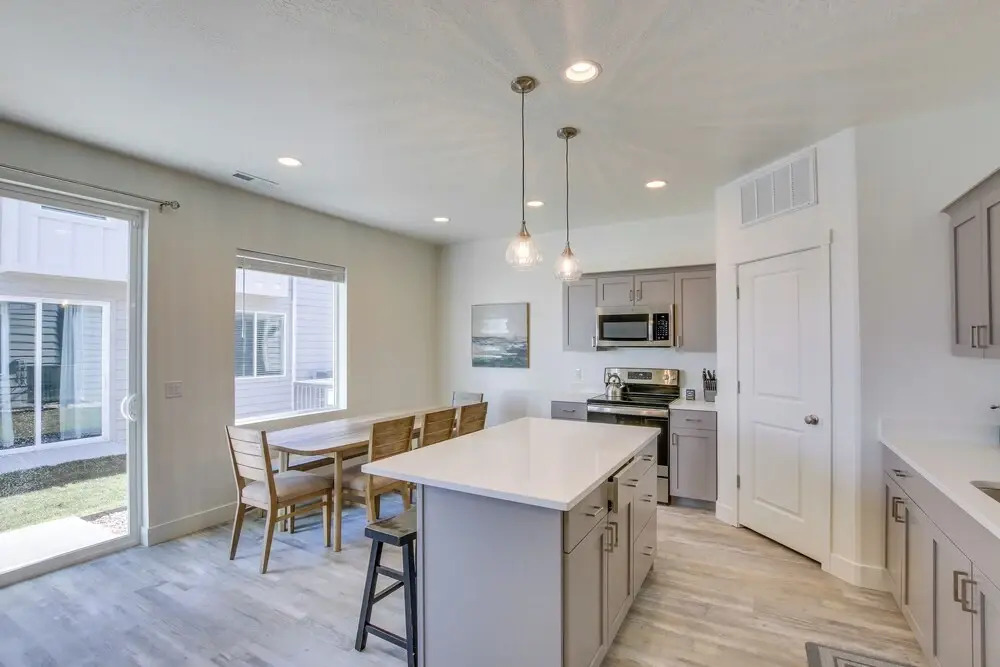 Garden City Townhome w/ Fireplace Near Bear Lake!