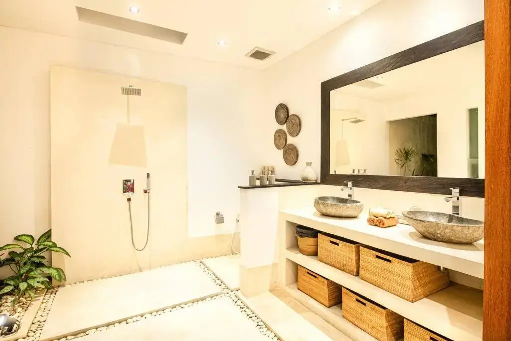 Villa Nikko I - 4Br Villa in Central Seminyak, Steps to Cafés & Shops