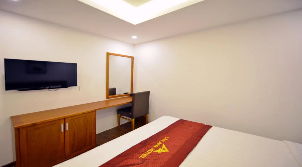La Beach Hotel
