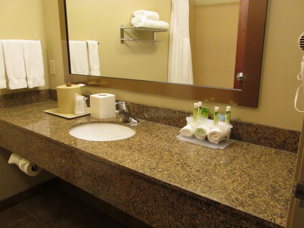 Holiday Inn Express & Suites Sioux Falls Southwest by IHG