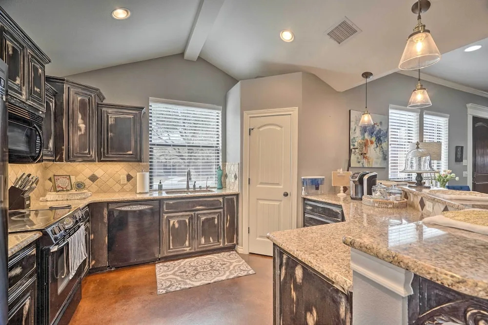 Luxe Midland Retreat w/ Patio, Grill & Yard!