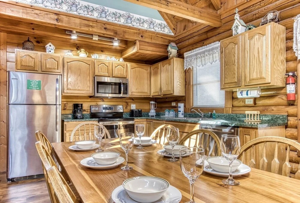 ER92 - Virginias Villa - Great location! Close to all the action! cabin
