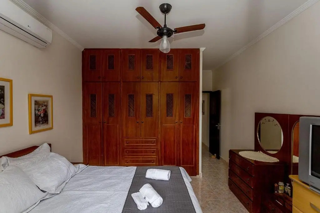 Casa com piscina e churrasqueira próximo à praia