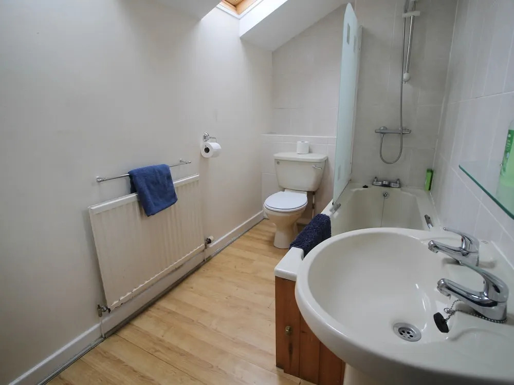 Tongwynlais Cottage by Cardiff Holiday Homes