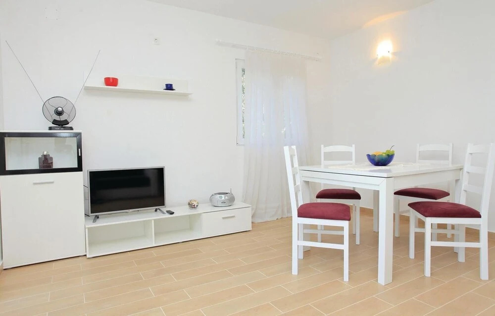 Amazing Home In Blato
