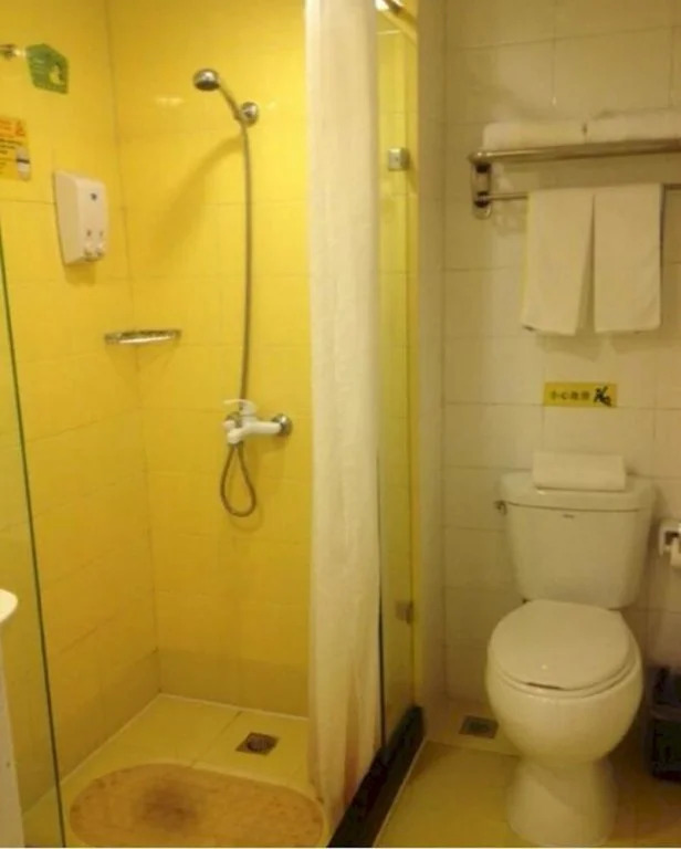 Home Inn (Shenzhen Dongmen Pedestrian Street Shaibu Metro Station)