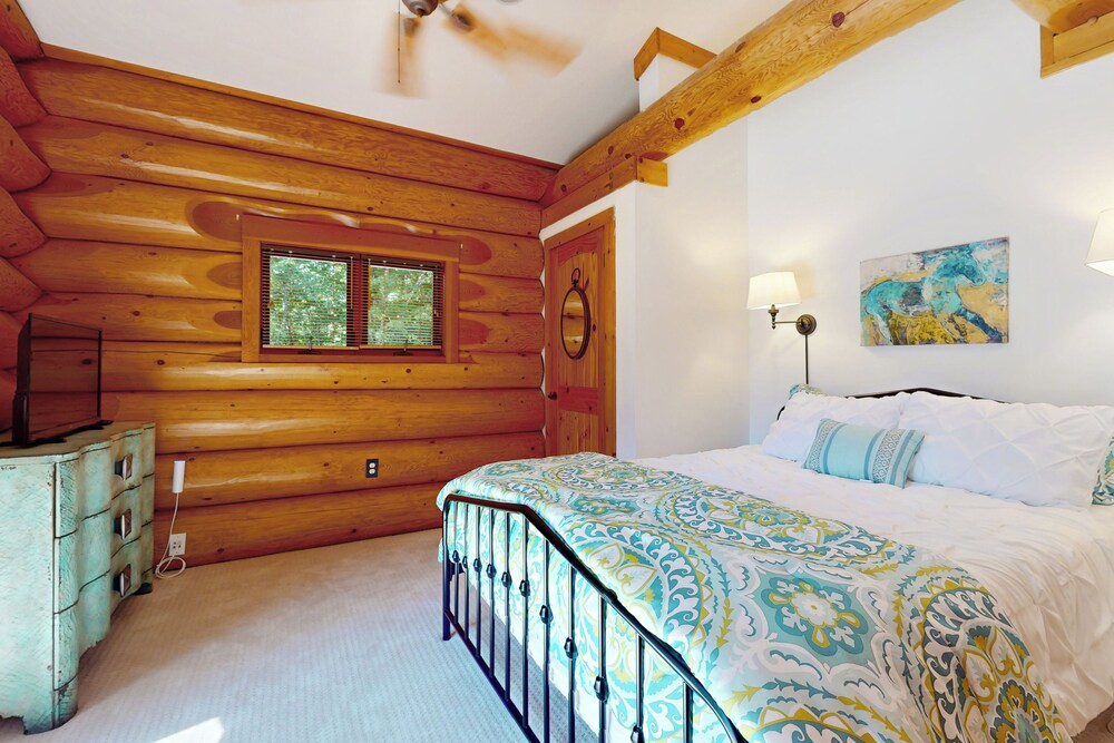 Hot Tub + Dock! Waterfront Norris Lake Log Home