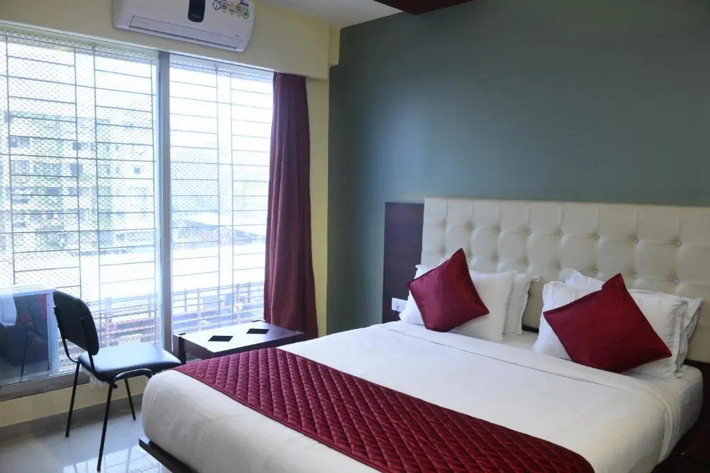 Hotel Malad Inn opposite Malad Railway Station