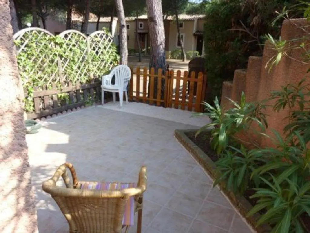 VILLA MITOYENNE DANS UNE RESIDENCE CALME AVEC PISCINE PARKING - FR-1-607-33