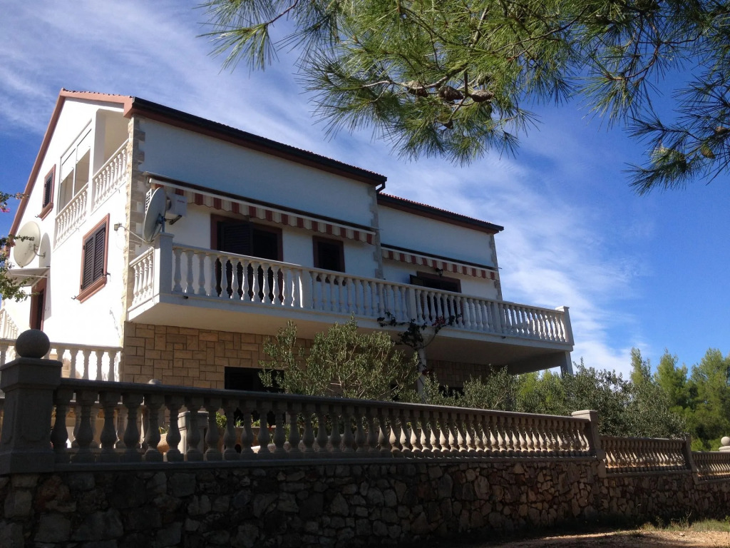 Room Makaj - 80 m from the beach : R1 Cove Basina (Jelsa), Island Hvar